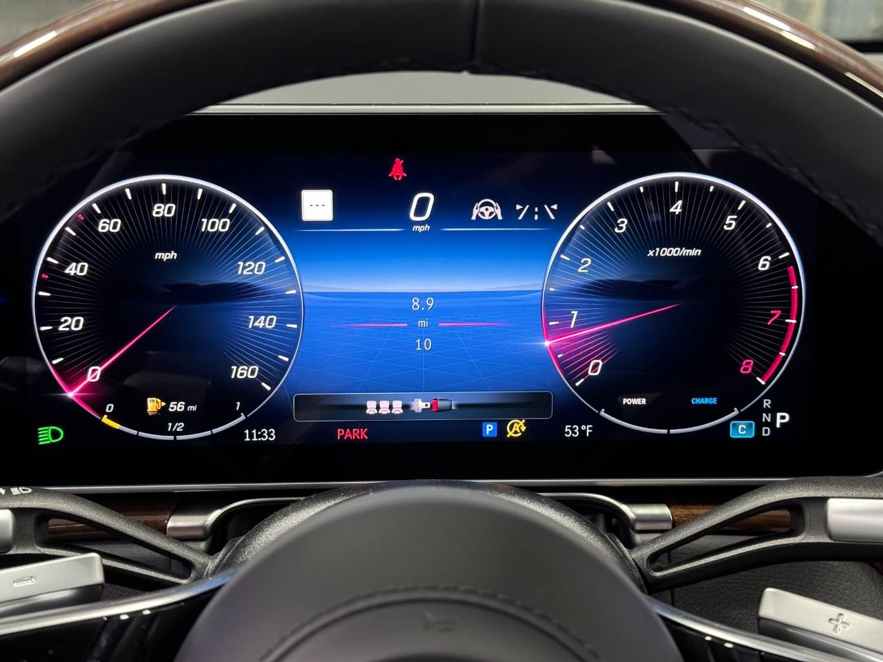 Mercedes-Benz S-Class Vehicle Full-screen Gallery Image 32