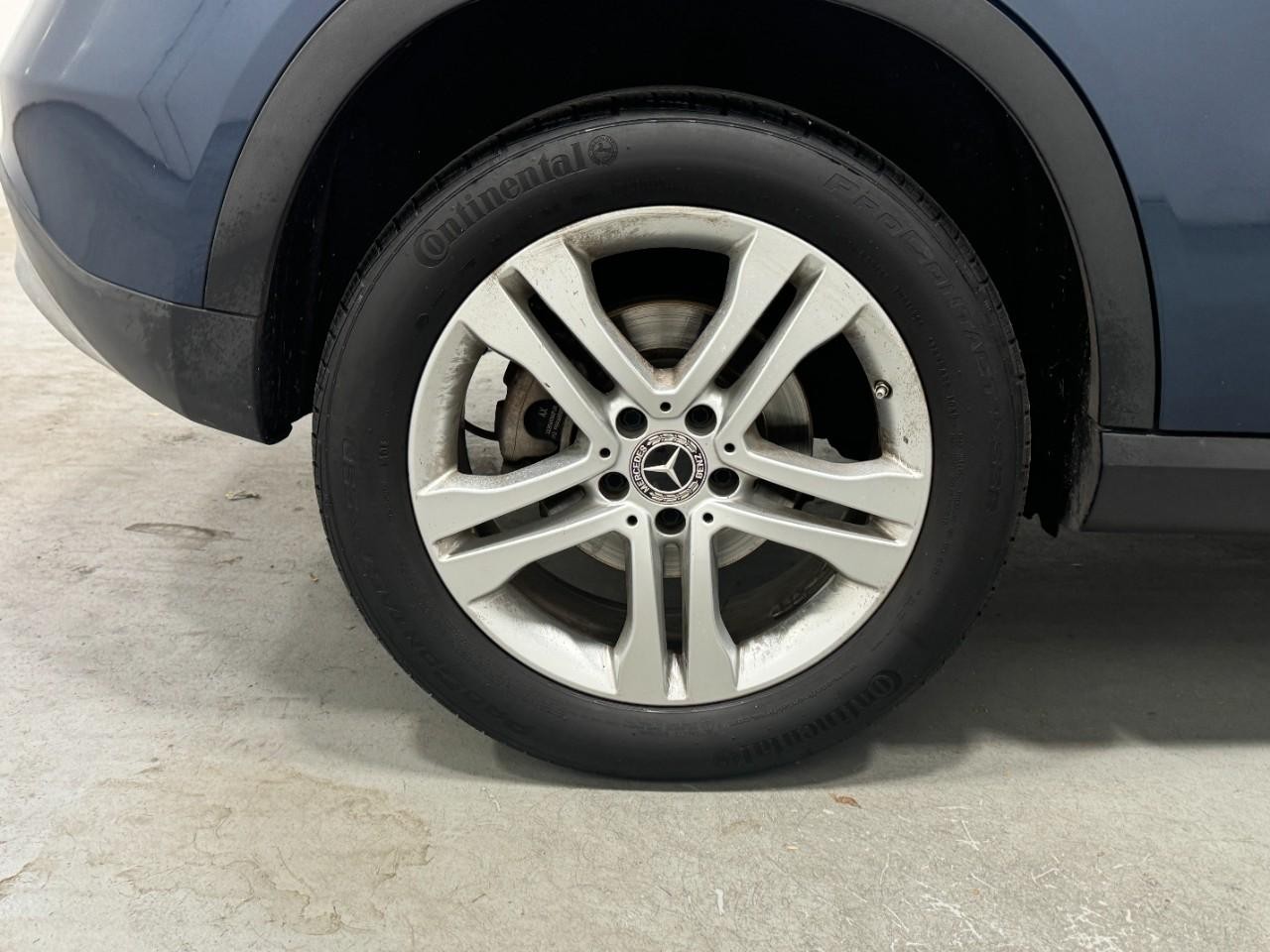 Mercedes-Benz GLA Vehicle Full-screen Gallery Image 5