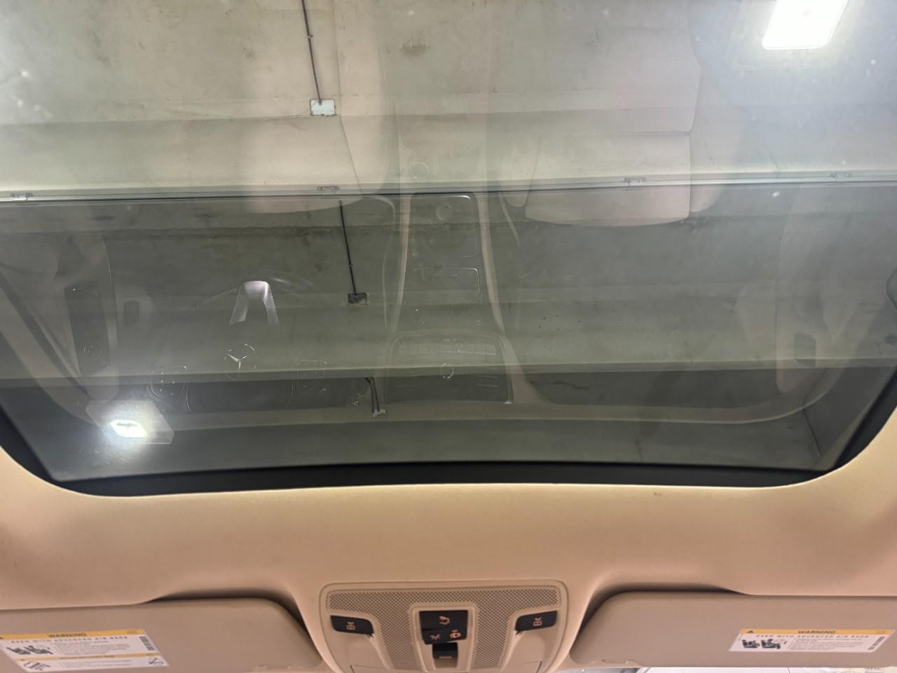 Mercedes-Benz GLA Vehicle Full-screen Gallery Image 11