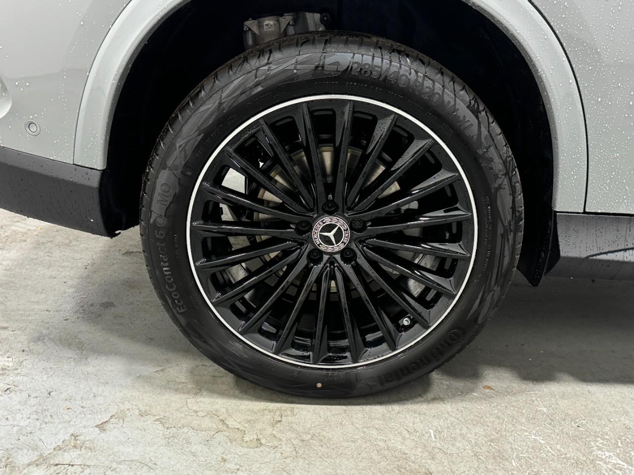 Mercedes-Benz GLC Vehicle Full-screen Gallery Image 5