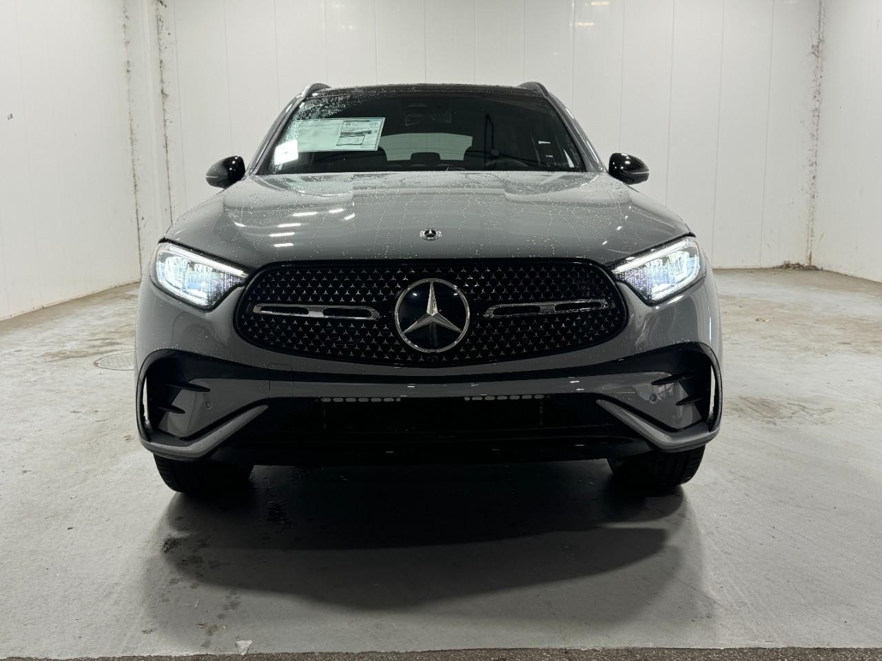 Mercedes-Benz GLC Vehicle Full-screen Gallery Image 7