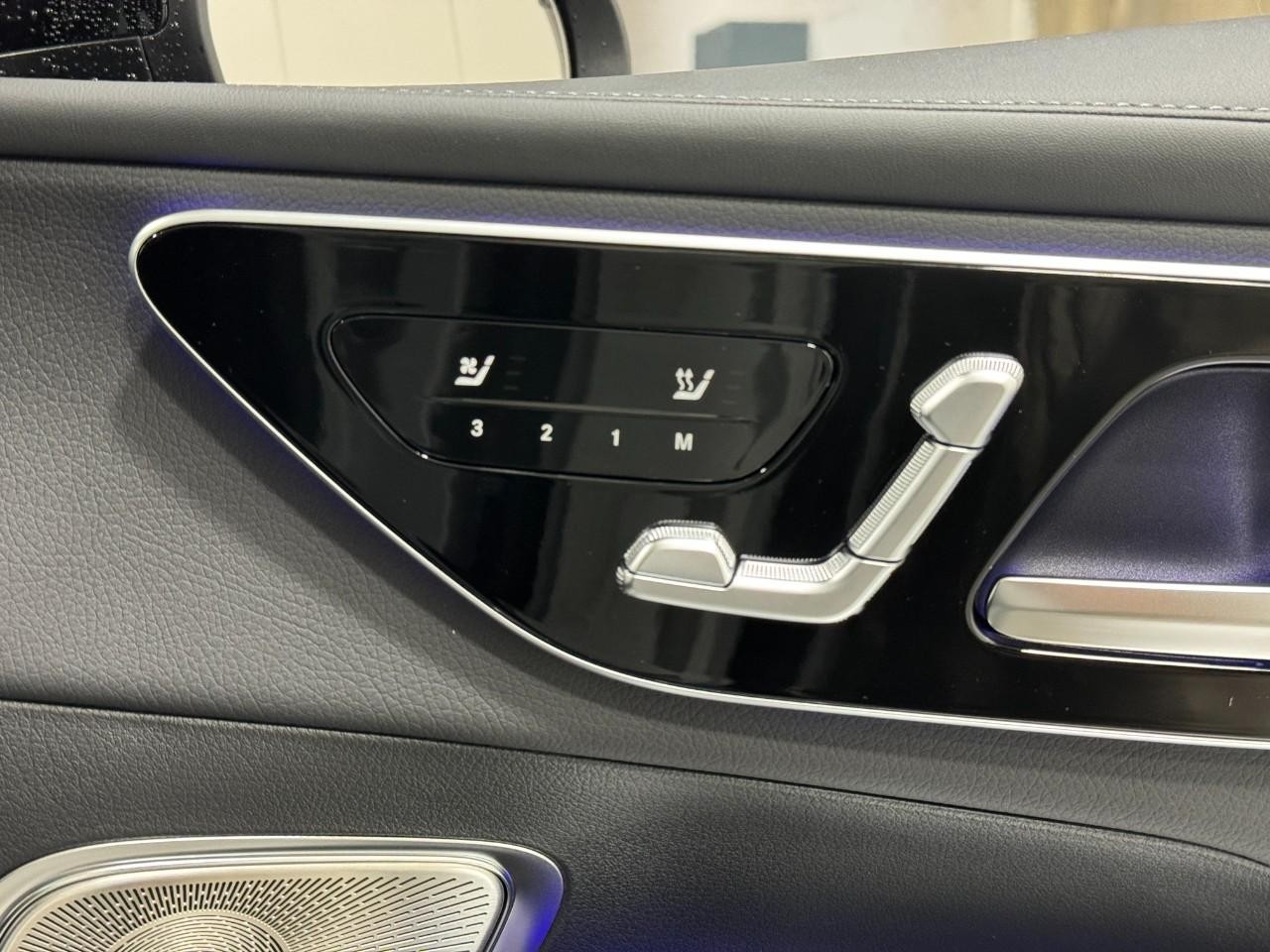 Mercedes-Benz GLC Vehicle Full-screen Gallery Image 19