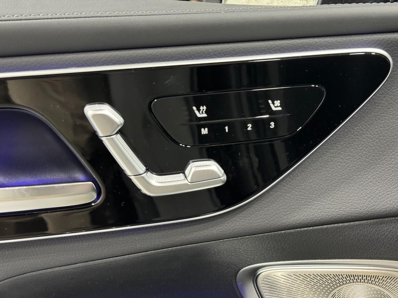 Mercedes-Benz GLC Vehicle Full-screen Gallery Image 22