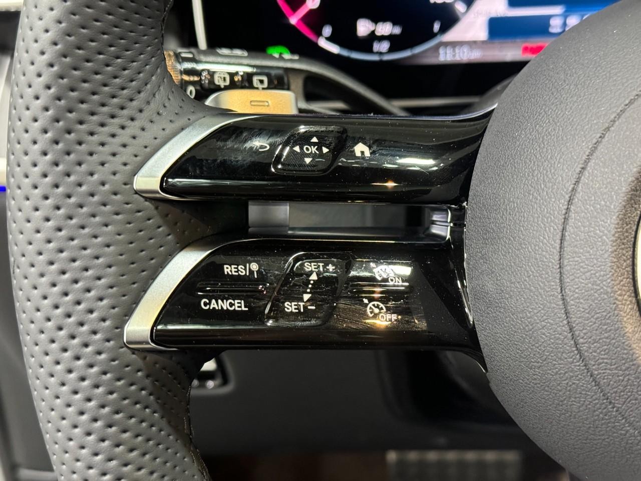 Mercedes-Benz GLC Vehicle Full-screen Gallery Image 31