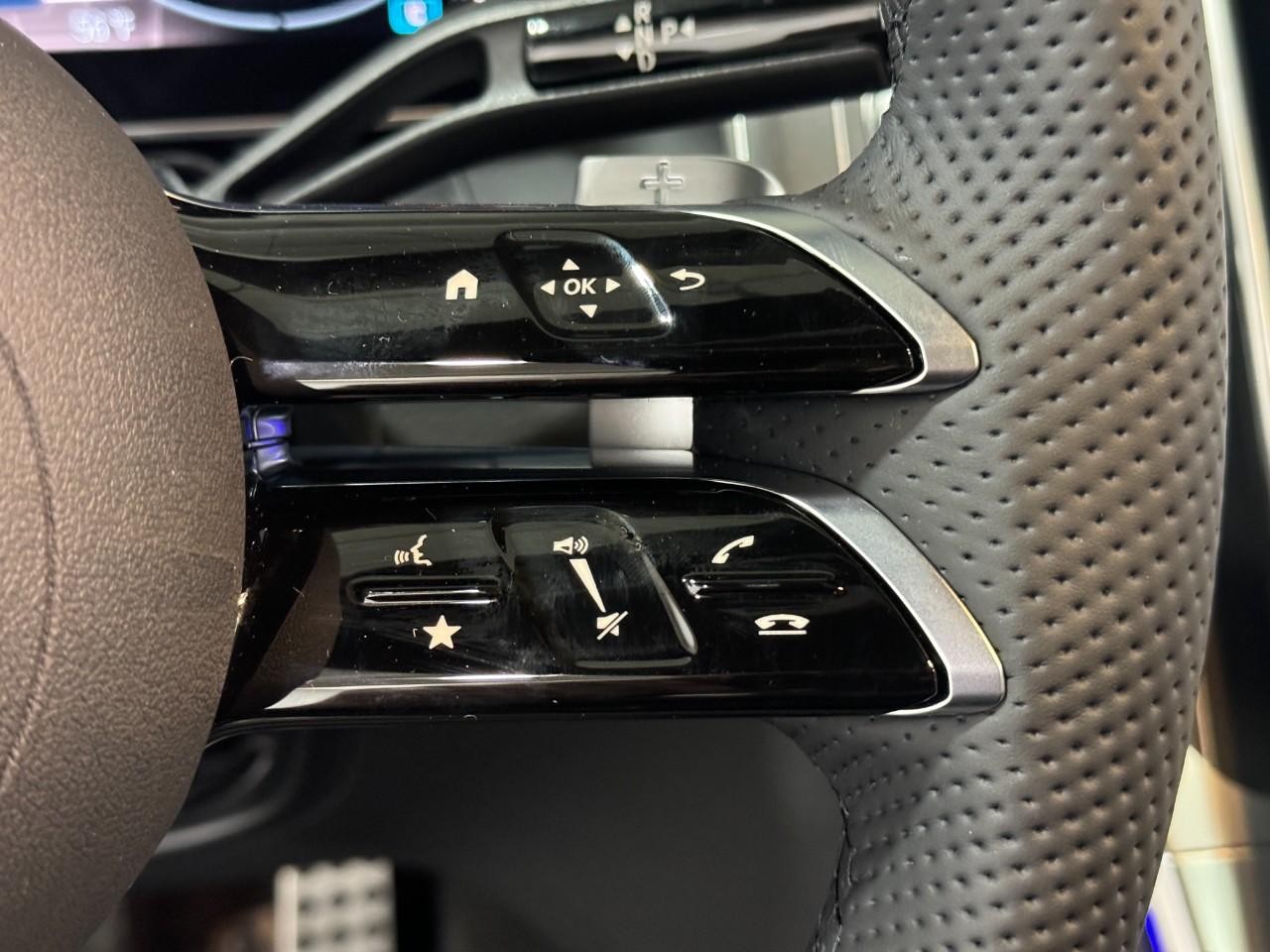 Mercedes-Benz GLC Vehicle Full-screen Gallery Image 32