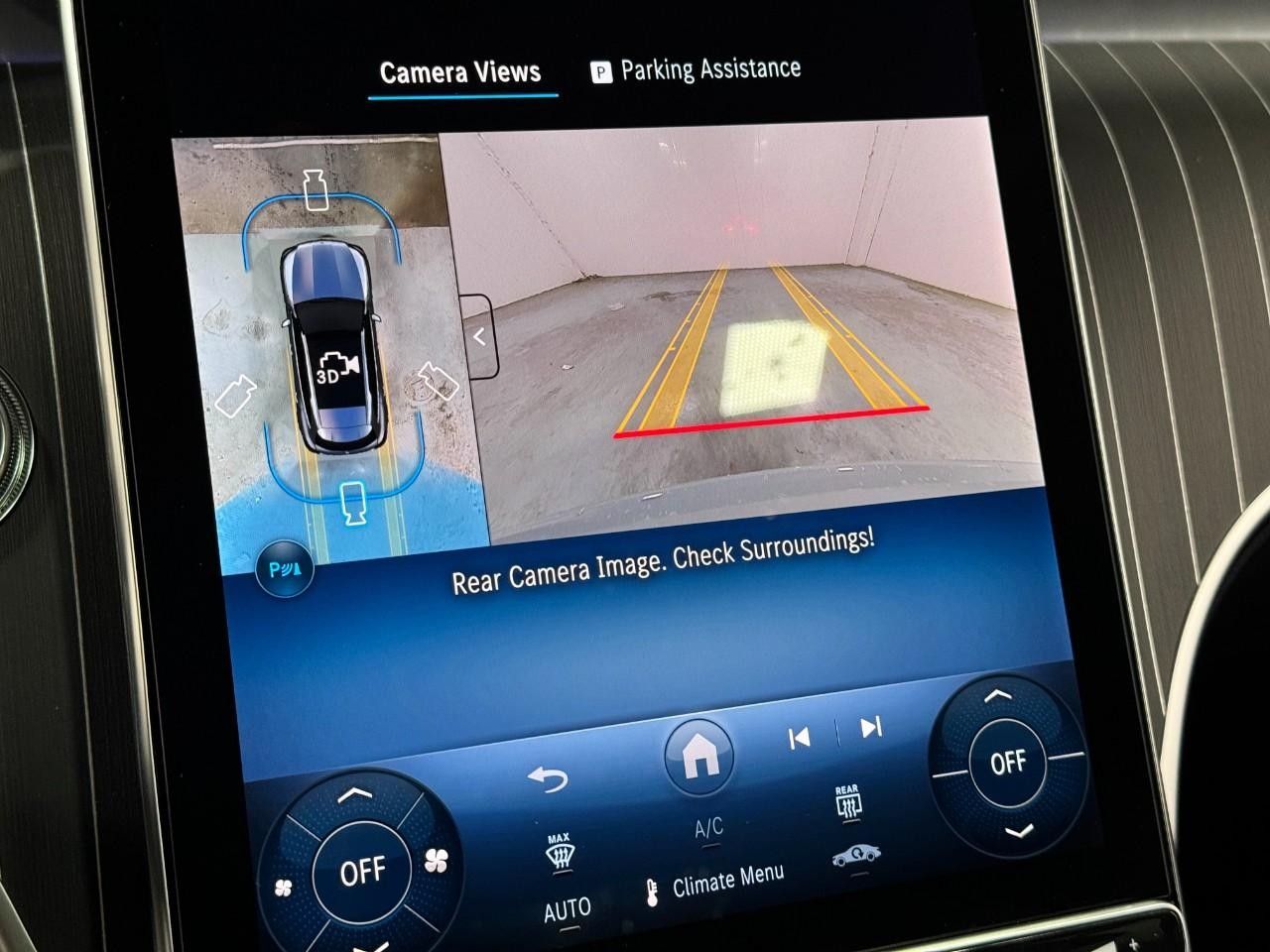 Mercedes-Benz GLC Vehicle Full-screen Gallery Image 35