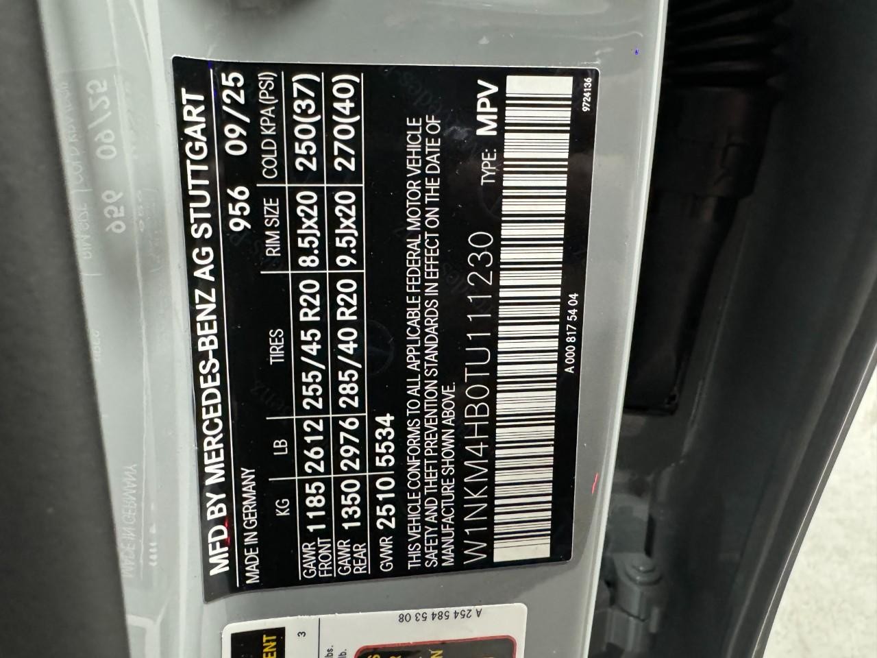 Mercedes-Benz GLC Vehicle Full-screen Gallery Image 36