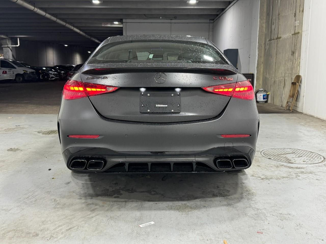 Mercedes-Benz C-Class Vehicle Full-screen Gallery Image 9