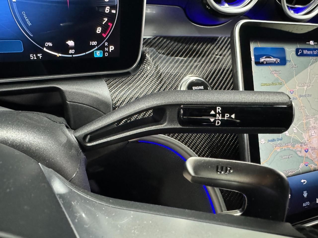 Mercedes-Benz C-Class Vehicle Full-screen Gallery Image 34