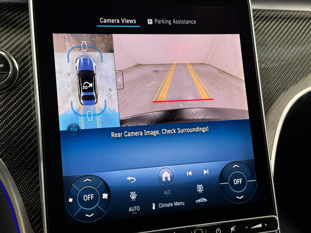 Mercedes-Benz C-Class Vehicle Full-screen Gallery Image 35