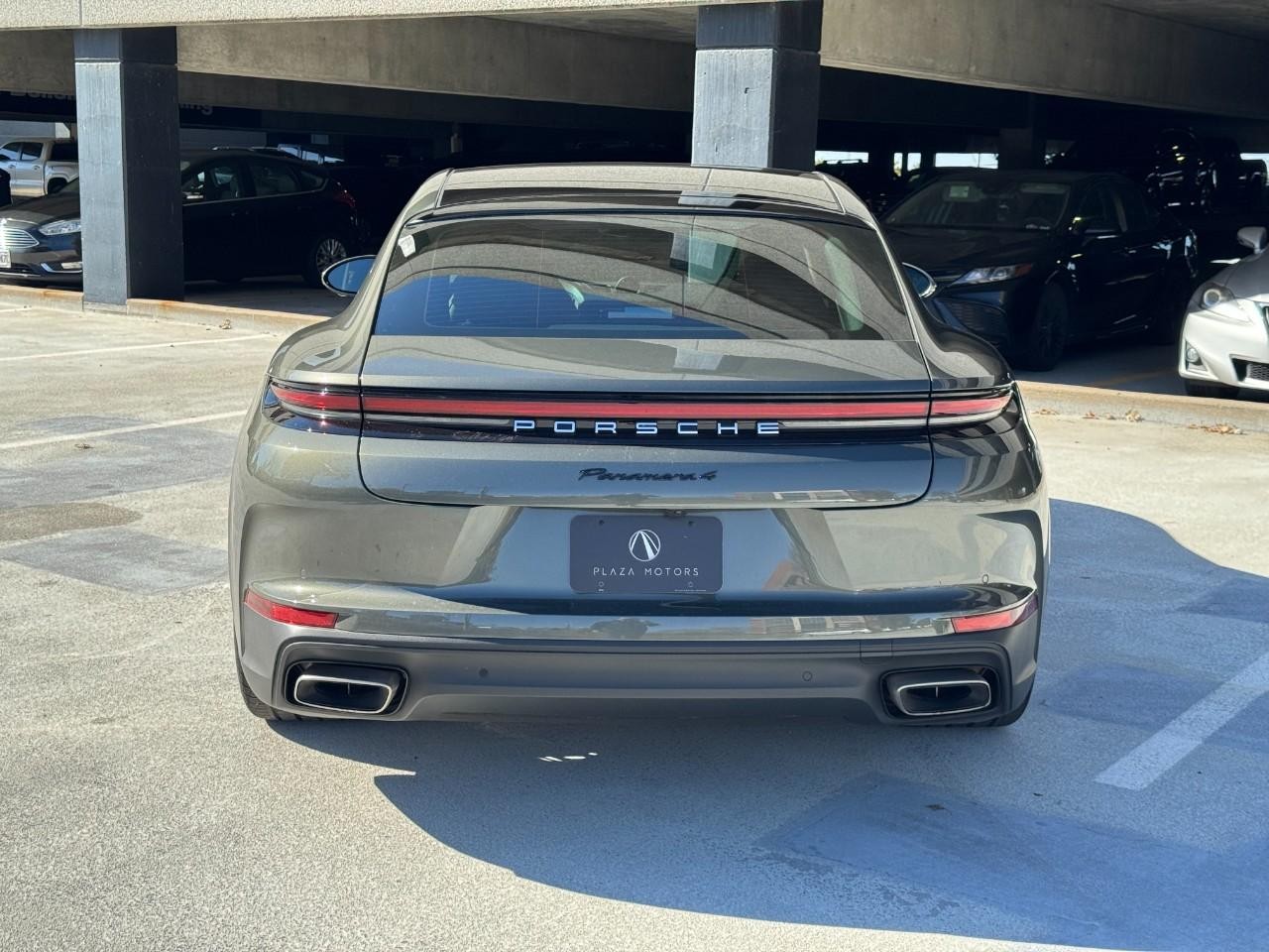 Porsche Panamera Vehicle Full-screen Gallery Image 4