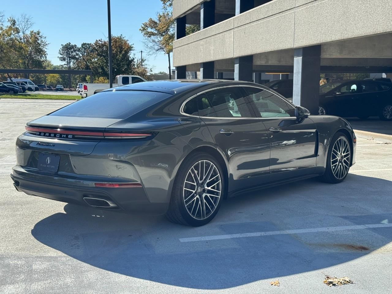 Porsche Panamera Vehicle Full-screen Gallery Image 5