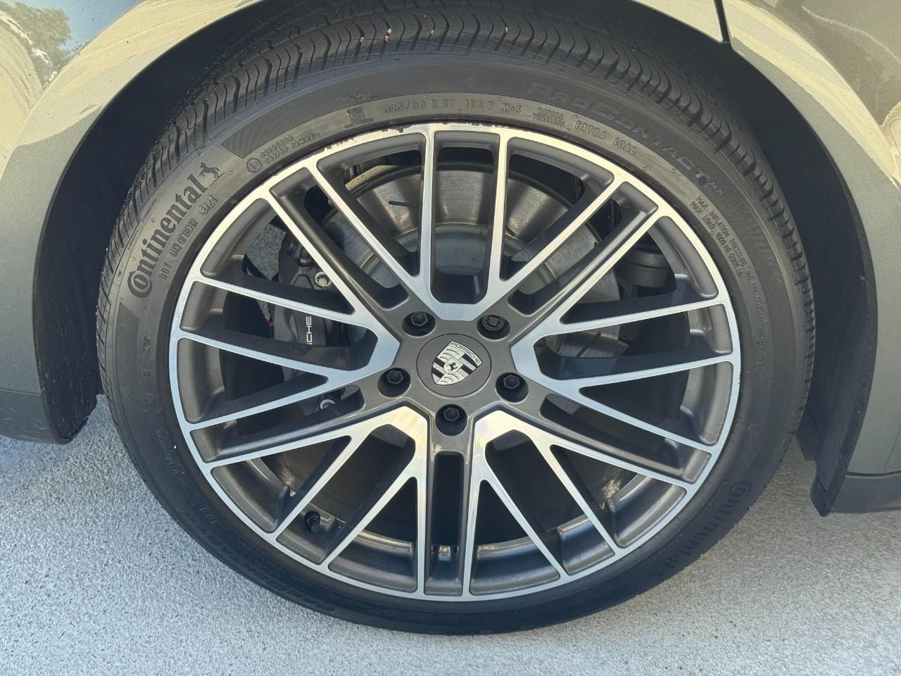 Porsche Panamera Vehicle Full-screen Gallery Image 6