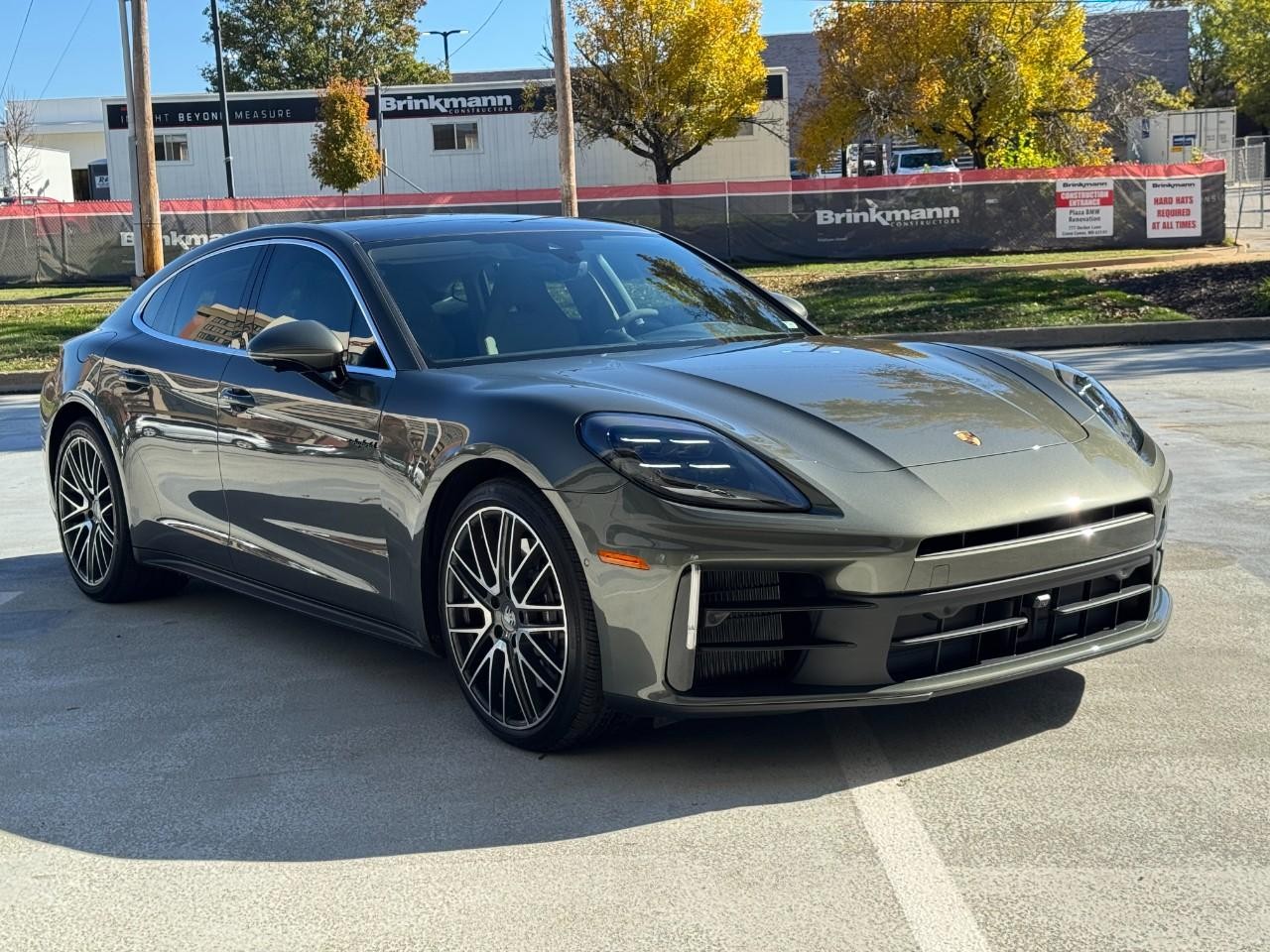 Porsche Panamera Vehicle Full-screen Gallery Image 7