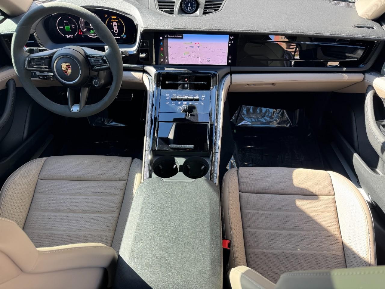 Porsche Panamera Vehicle Full-screen Gallery Image 13