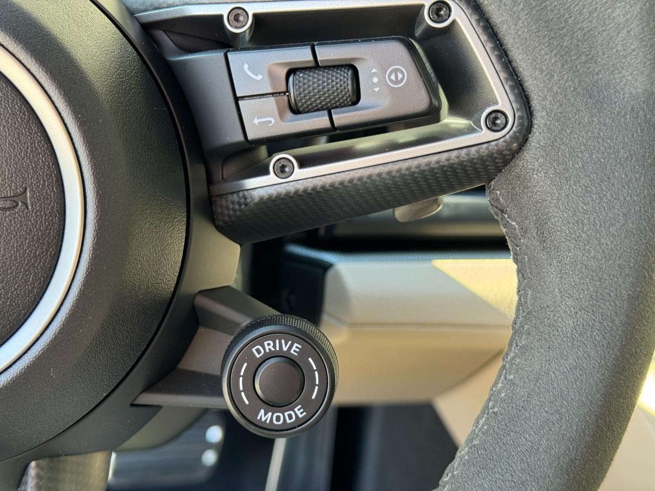 Porsche Panamera Vehicle Full-screen Gallery Image 21