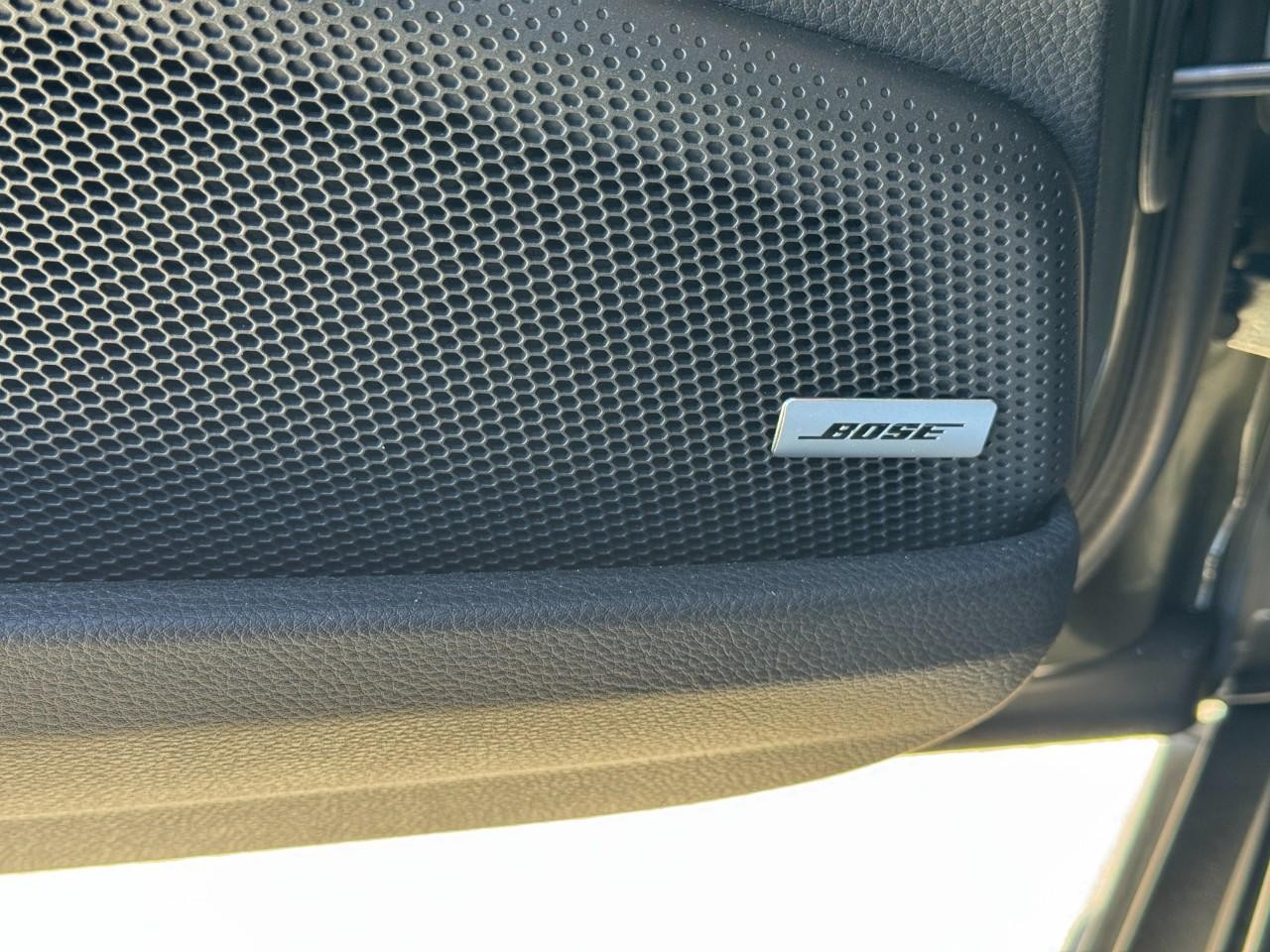 Porsche Panamera Vehicle Full-screen Gallery Image 29