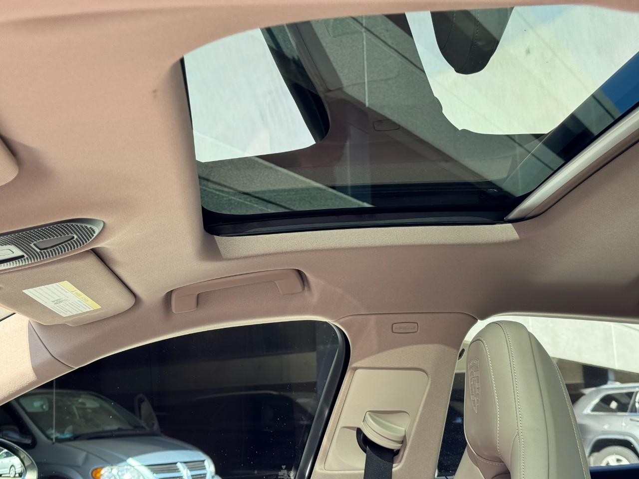 Porsche Panamera Vehicle Full-screen Gallery Image 31