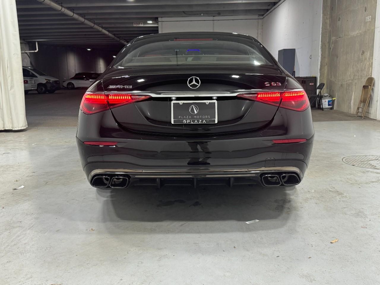 Mercedes-Benz S-Class Vehicle Full-screen Gallery Image 9