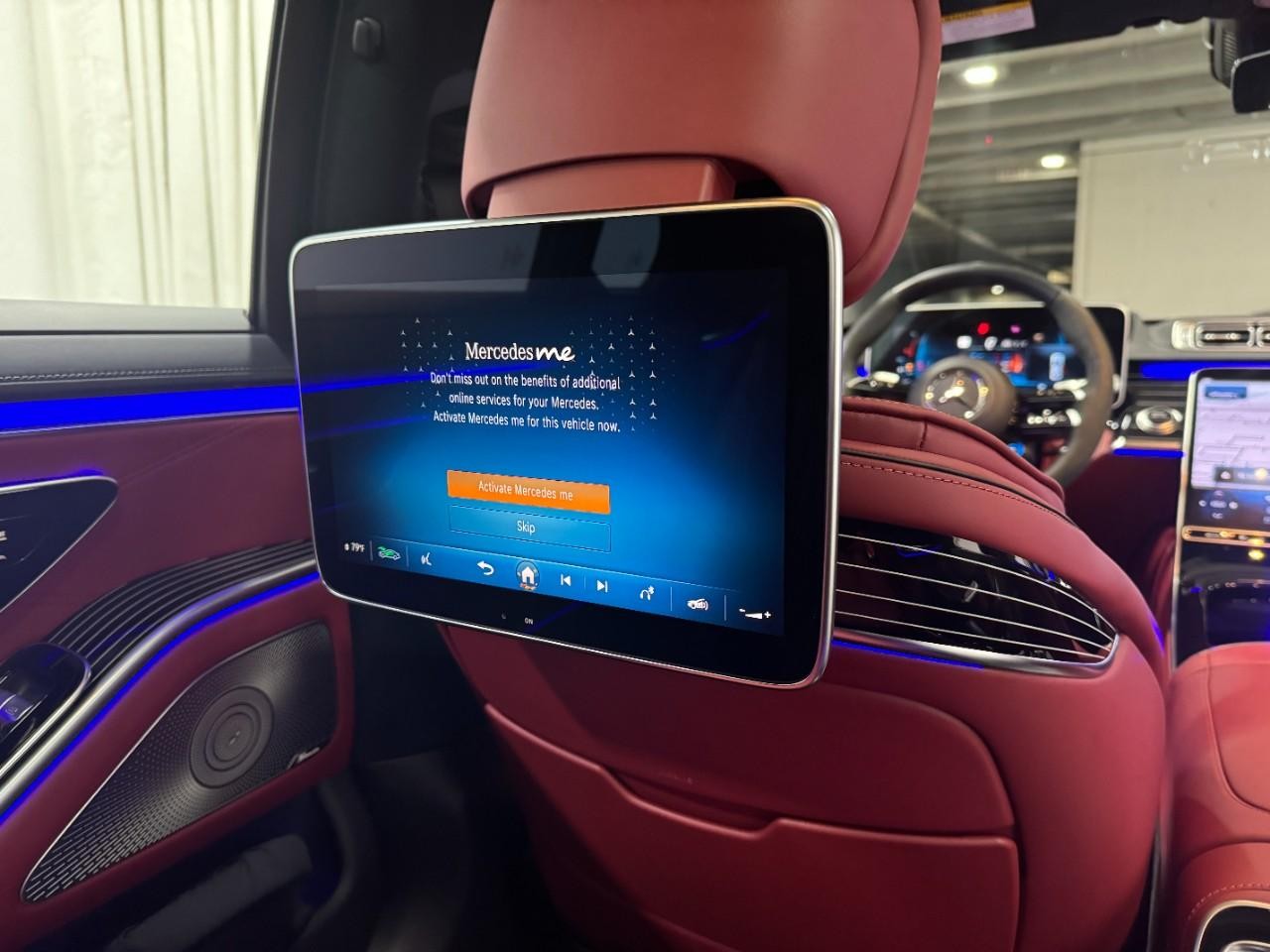 Mercedes-Benz S-Class Vehicle Full-screen Gallery Image 11