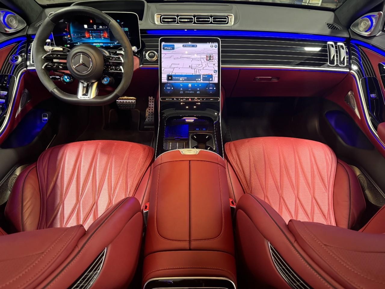 Mercedes-Benz S-Class Vehicle Full-screen Gallery Image 13