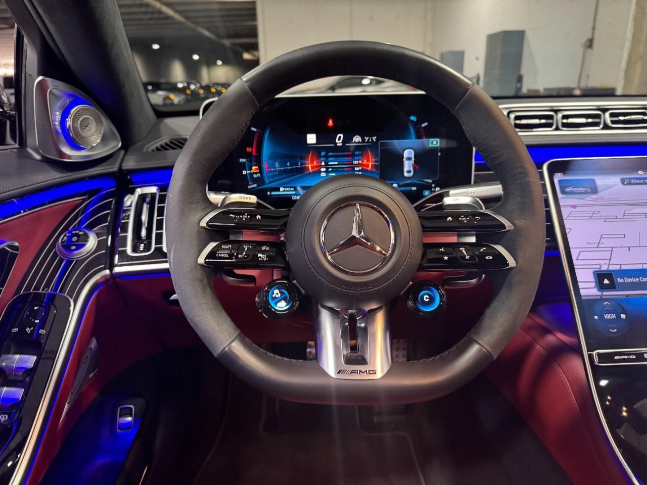 Mercedes-Benz S-Class Vehicle Full-screen Gallery Image 14