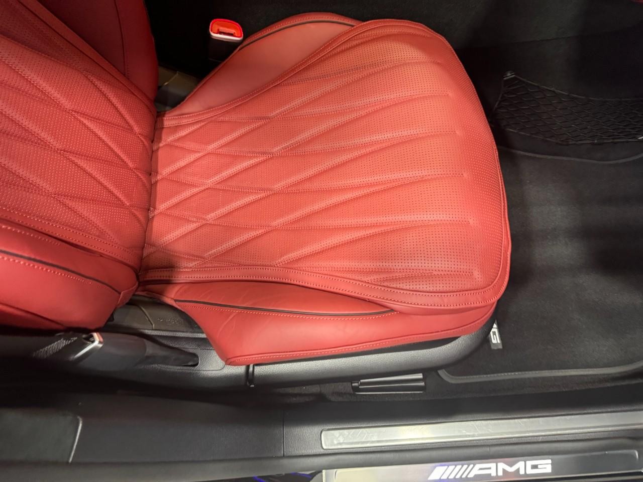 Mercedes-Benz S-Class Vehicle Full-screen Gallery Image 18