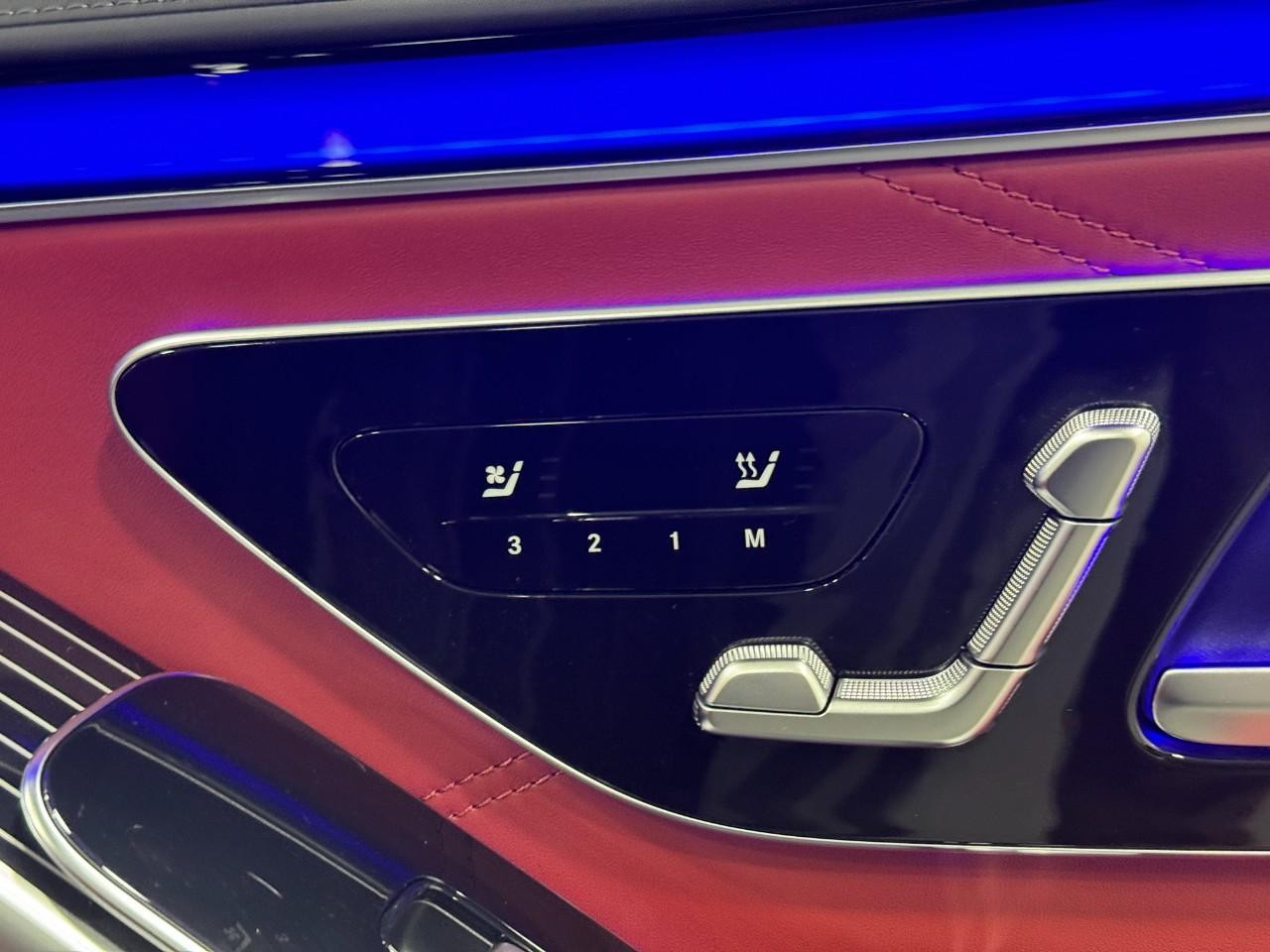 Mercedes-Benz S-Class Vehicle Full-screen Gallery Image 19