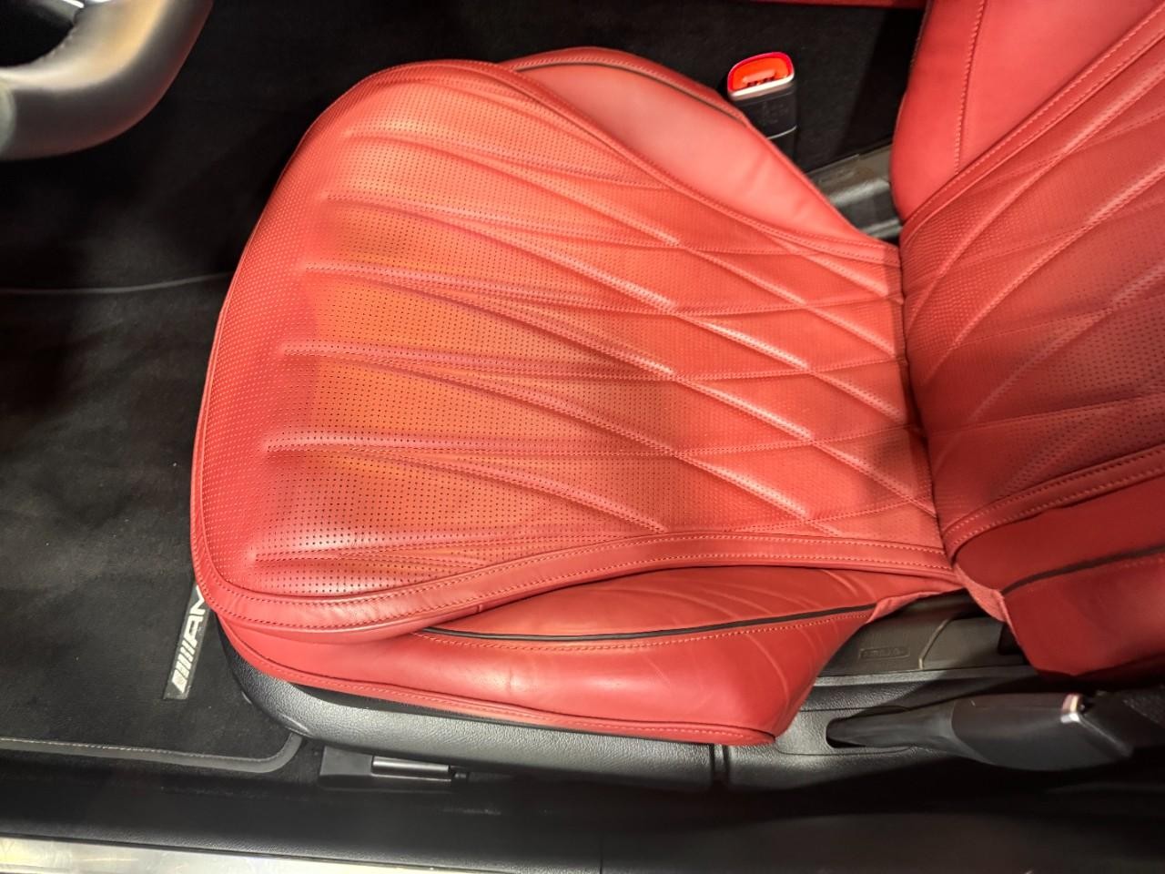 Mercedes-Benz S-Class Vehicle Full-screen Gallery Image 29