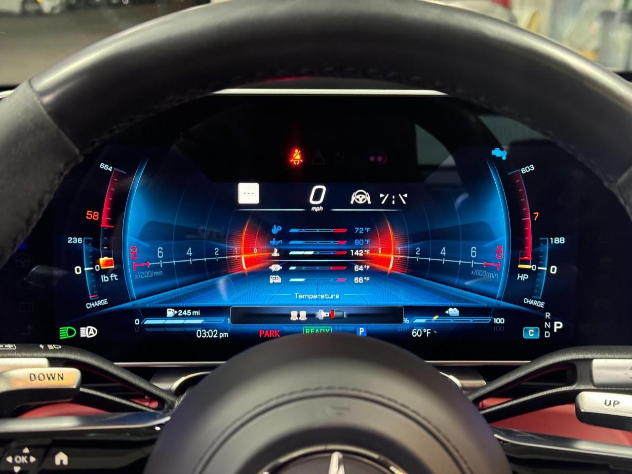 Mercedes-Benz S-Class Vehicle Full-screen Gallery Image 33