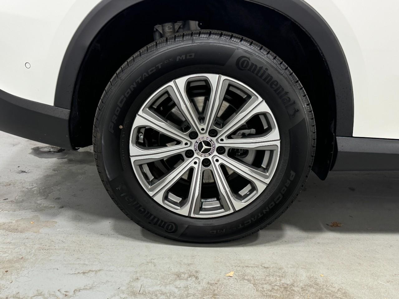 Mercedes-Benz GLC Vehicle Full-screen Gallery Image 5