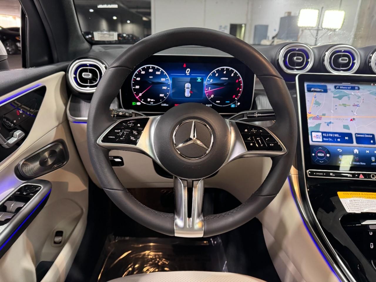 Mercedes-Benz GLC Vehicle Full-screen Gallery Image 13