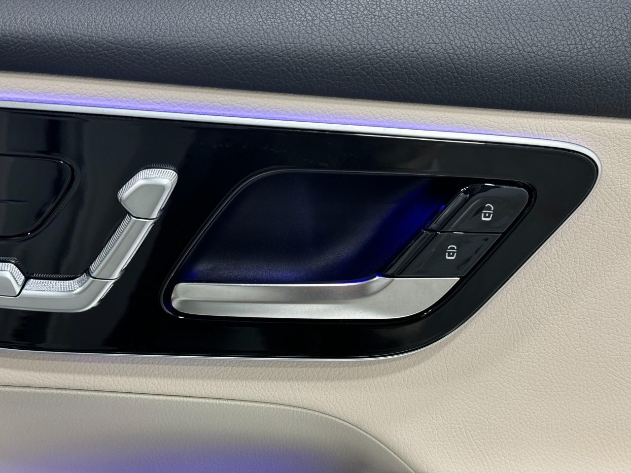 Mercedes-Benz GLC Vehicle Full-screen Gallery Image 20