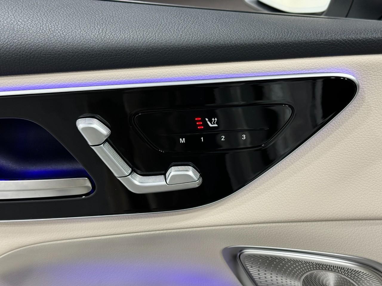 Mercedes-Benz GLC Vehicle Full-screen Gallery Image 22