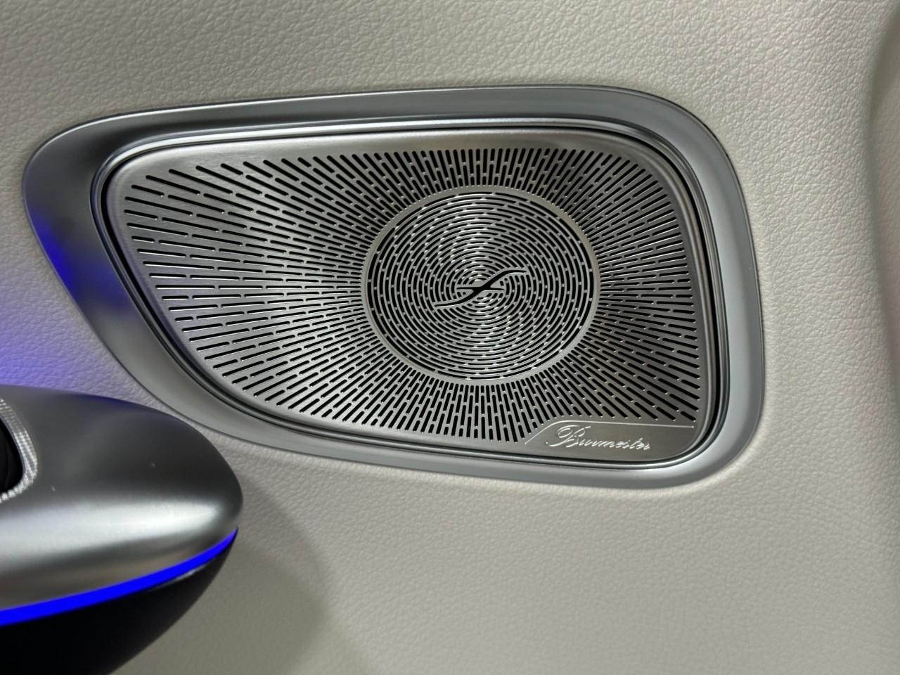 Mercedes-Benz GLC Vehicle Full-screen Gallery Image 24