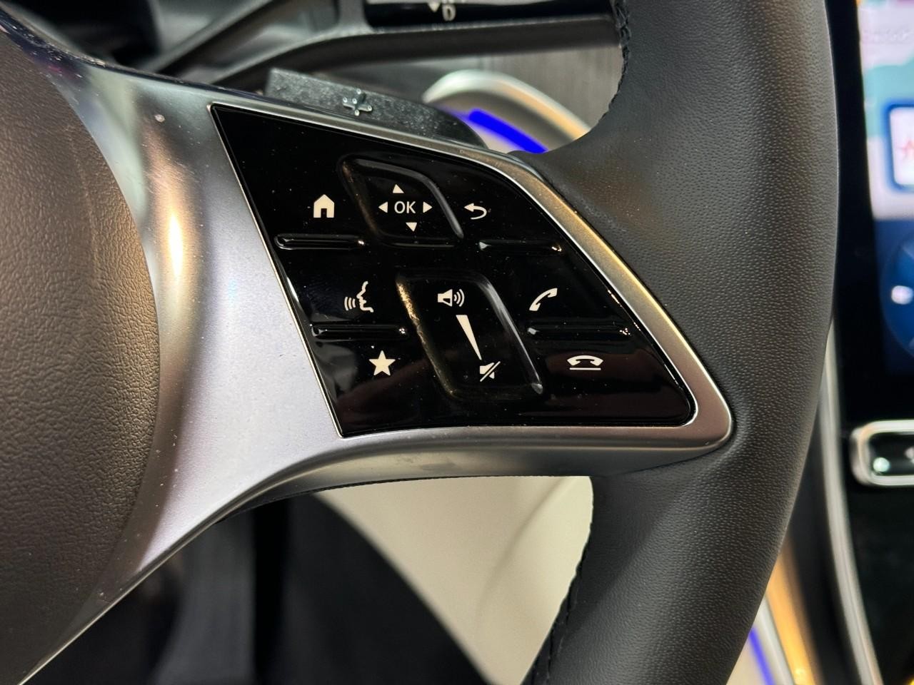 Mercedes-Benz GLC Vehicle Full-screen Gallery Image 32