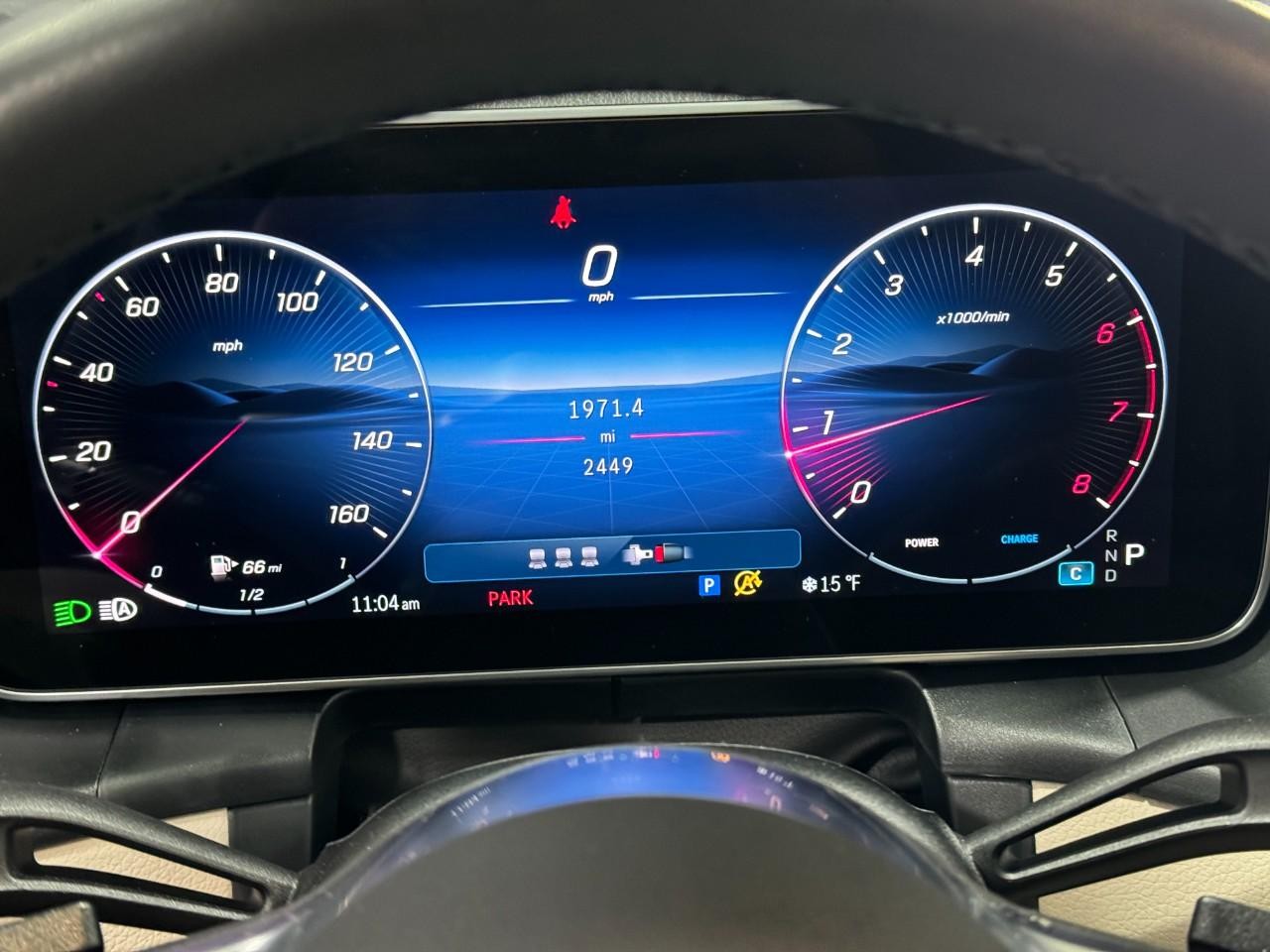 Mercedes-Benz GLC Vehicle Full-screen Gallery Image 33