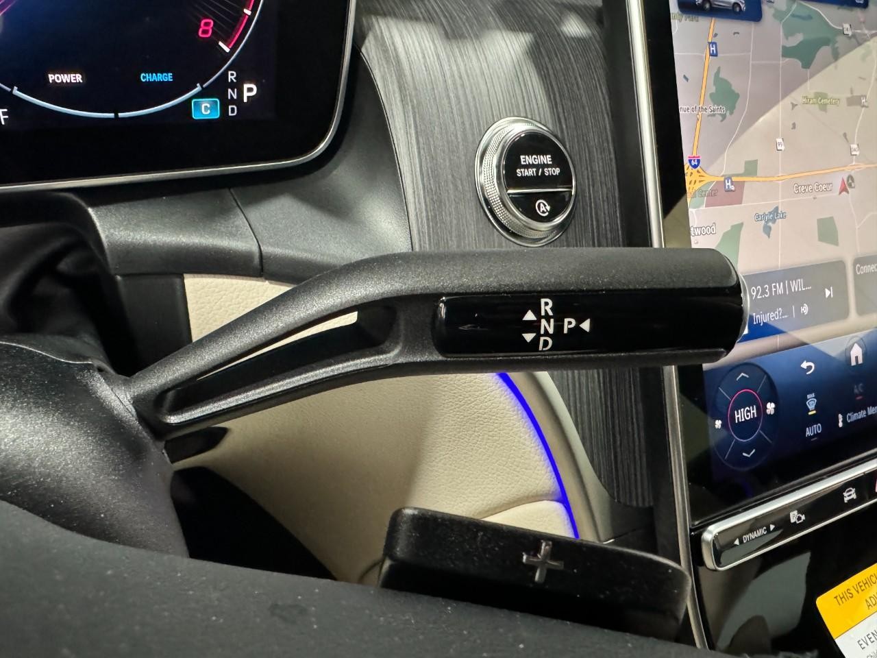 Mercedes-Benz GLC Vehicle Full-screen Gallery Image 34