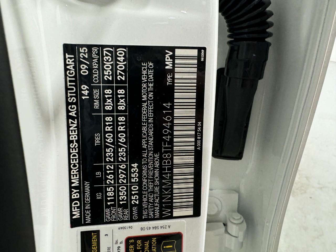 Mercedes-Benz GLC Vehicle Full-screen Gallery Image 36