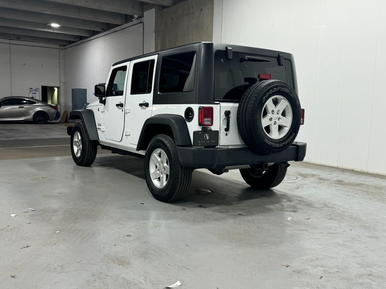 Jeep Wrangler Unlimited Vehicle Full-screen Gallery Image 3