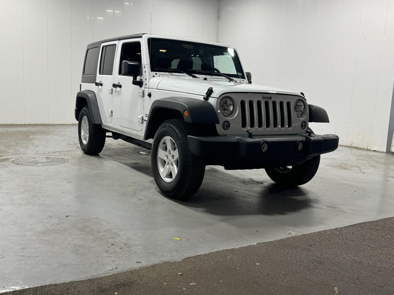 Jeep Wrangler Unlimited Vehicle Full-screen Gallery Image 6