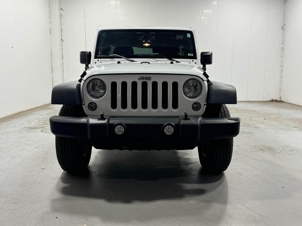 Jeep Wrangler Unlimited Vehicle Full-screen Gallery Image 7