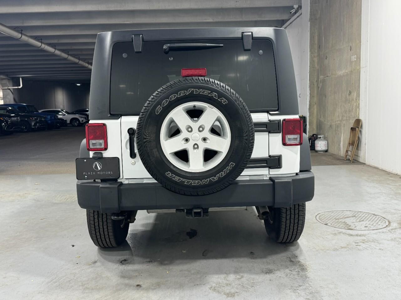 Jeep Wrangler Unlimited Vehicle Full-screen Gallery Image 9