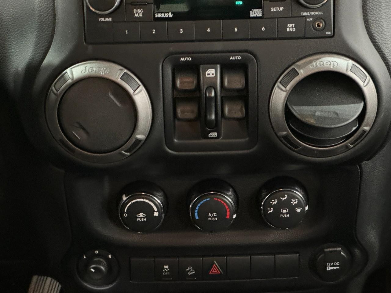 Jeep Wrangler Unlimited Vehicle Full-screen Gallery Image 14