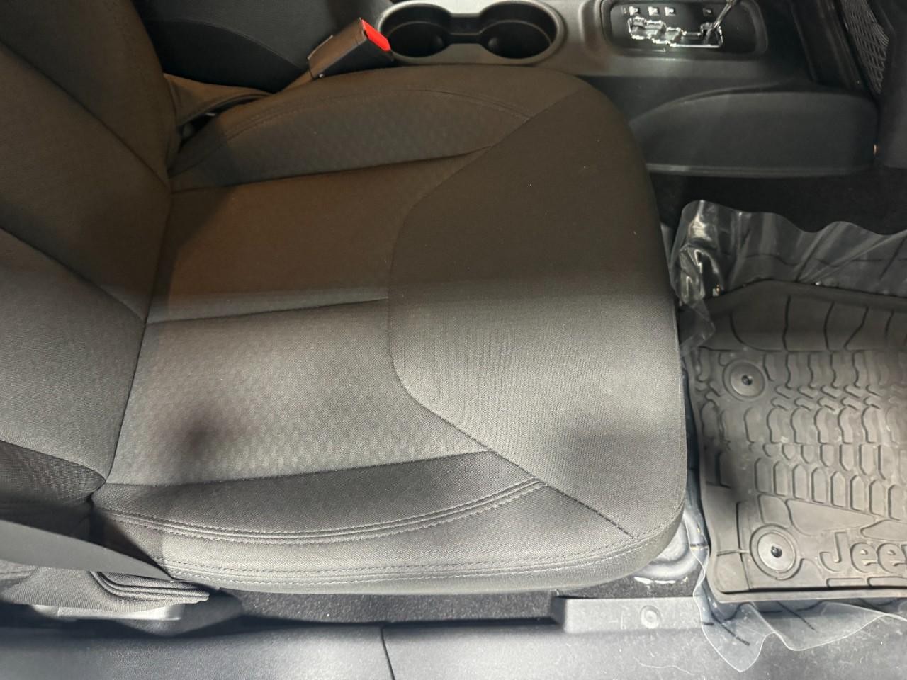 Jeep Wrangler Unlimited Vehicle Full-screen Gallery Image 17