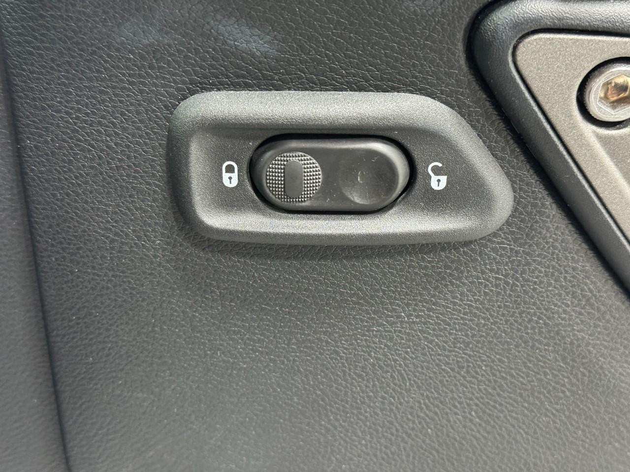 Jeep Wrangler Unlimited Vehicle Full-screen Gallery Image 18