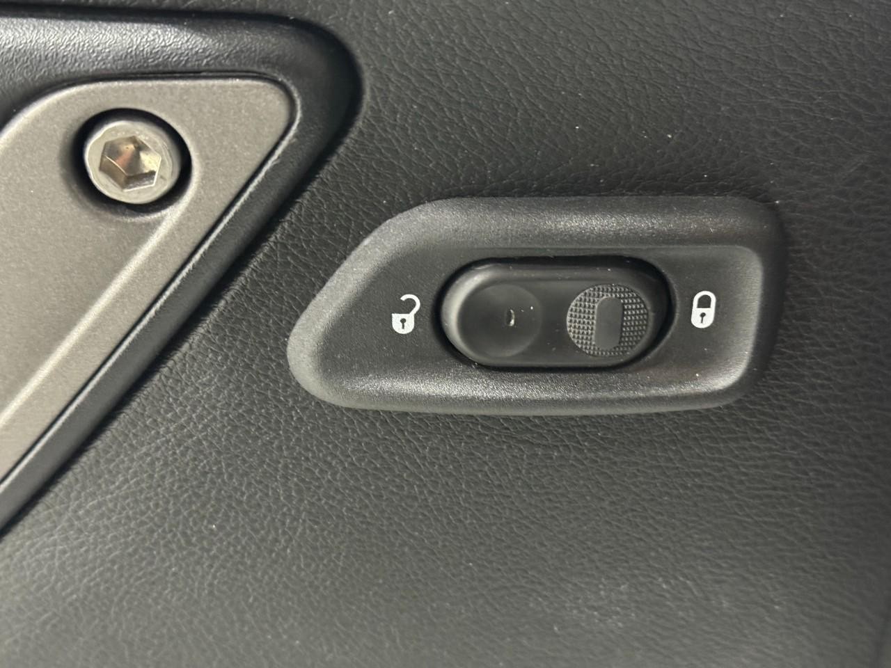 Jeep Wrangler Unlimited Vehicle Full-screen Gallery Image 21