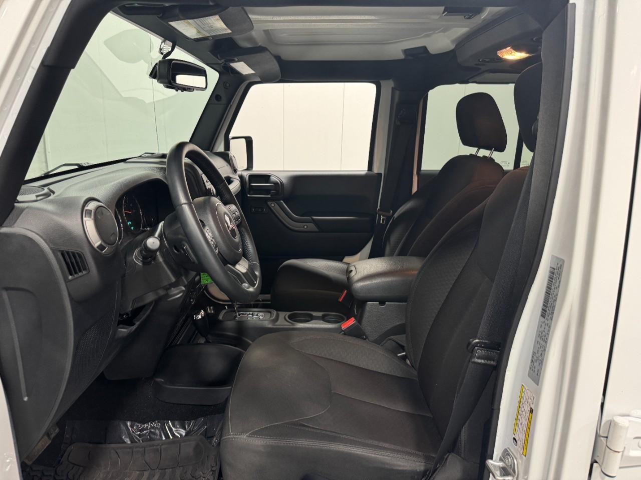 Jeep Wrangler Unlimited Vehicle Full-screen Gallery Image 22