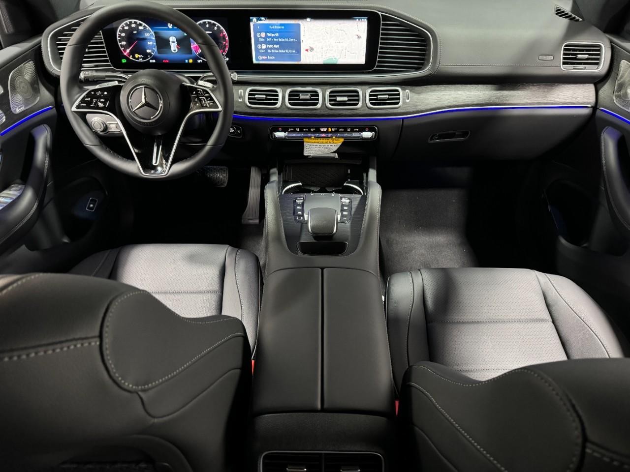 Mercedes-Benz GLE Vehicle Full-screen Gallery Image 12