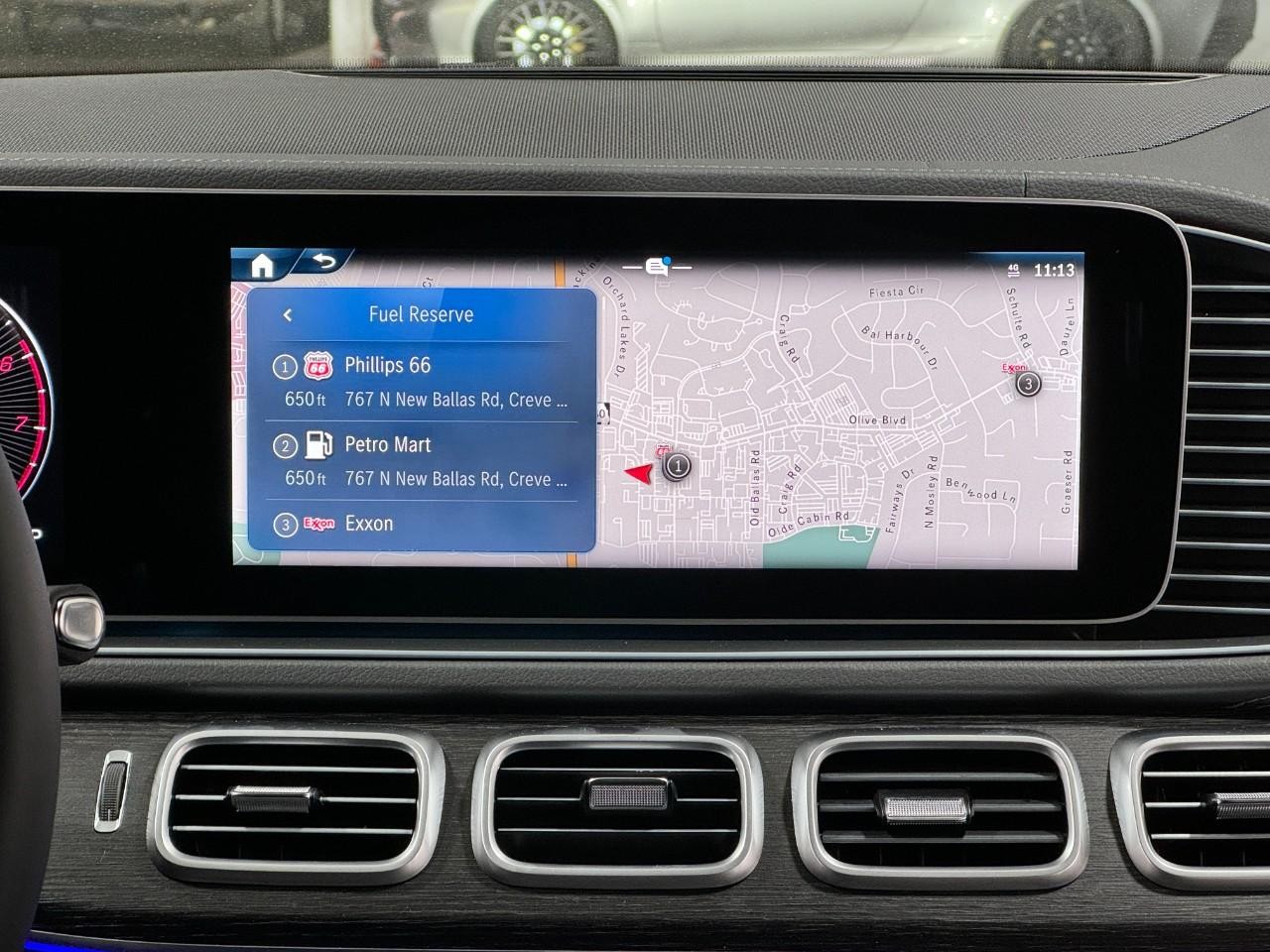 Mercedes-Benz GLE Vehicle Full-screen Gallery Image 14